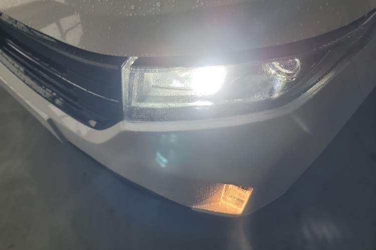 Used Wuling Zhengcheng 2021 1.5T Manual Luxury Version Left Front Headlight