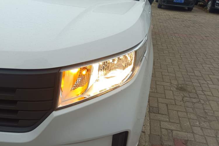 Used Wuling Zhengcheng 2021 1.5T Manual Comfort Version Left Front Headlight