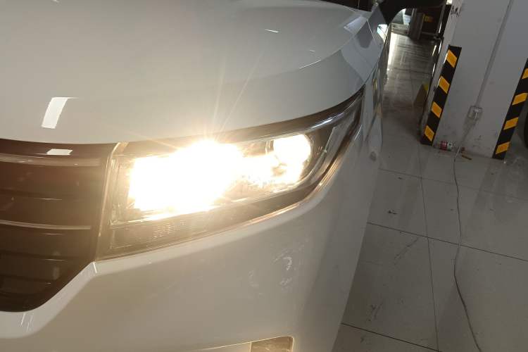 Used Wuling Zhengcheng 2021 1.5T Manual Luxury Version Left Front Headlight