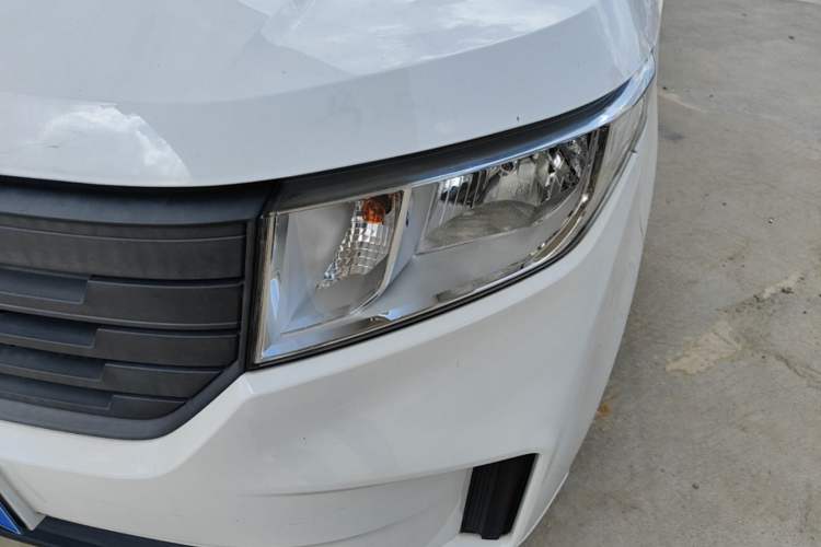 Used Wuling Zhengcheng 2021 1.5T Manual Comfort Version Left Front Headlight