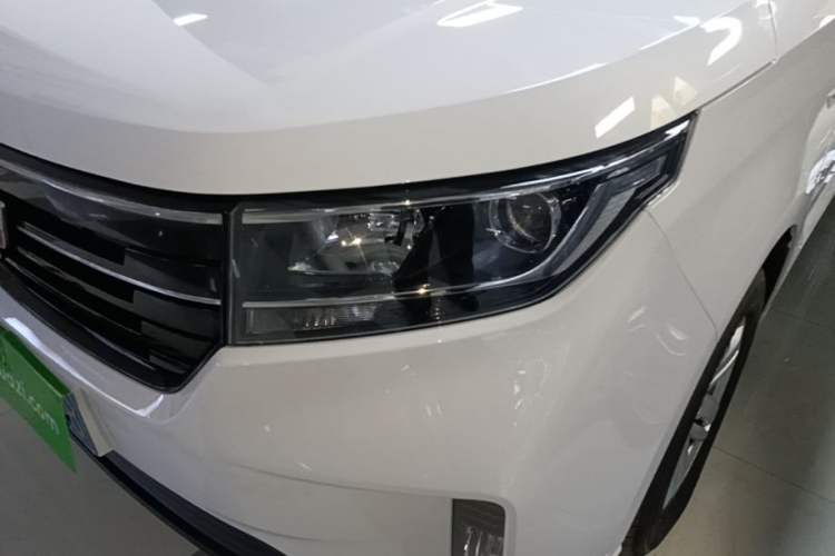 Used Wuling Zhengcheng 2021 1.5T Manual Luxury Version Left Front Headlight