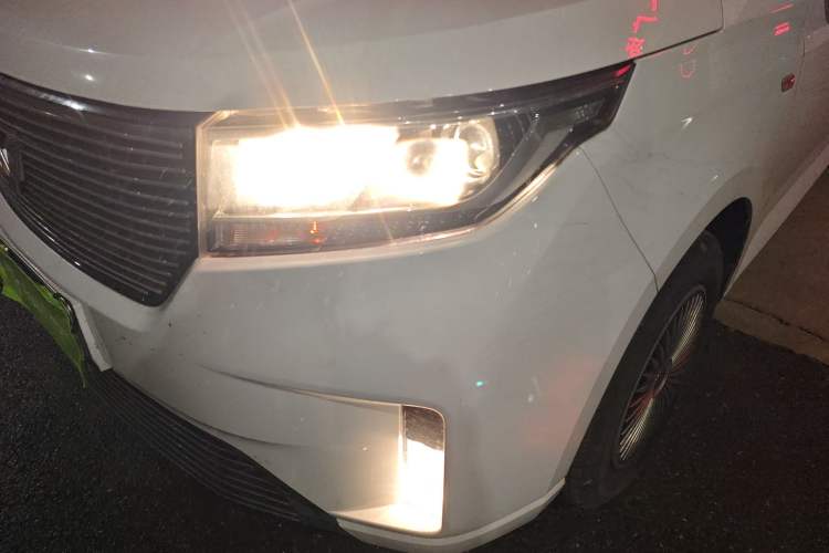 Used Wuling Zhengcheng 2021 1.5T Manual Luxury Version Left Front Headlight