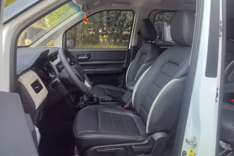 Used Wuling Zhengcheng 2021 1.5T Manual Luxury Version Left Front Seat