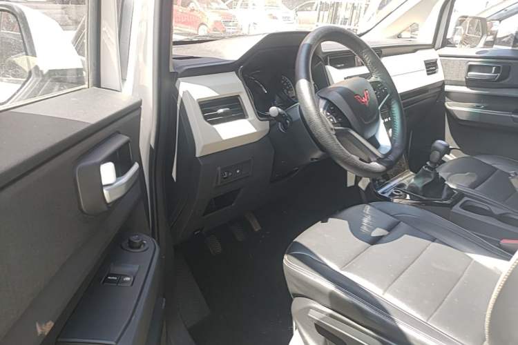 Used Wuling Zhengcheng 2021 1.5T Manual Luxury Version Left Front Seat
