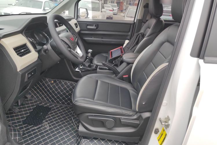 Used Wuling Zhengcheng 2021 1.5T Manual Luxury Version Left Front Seat