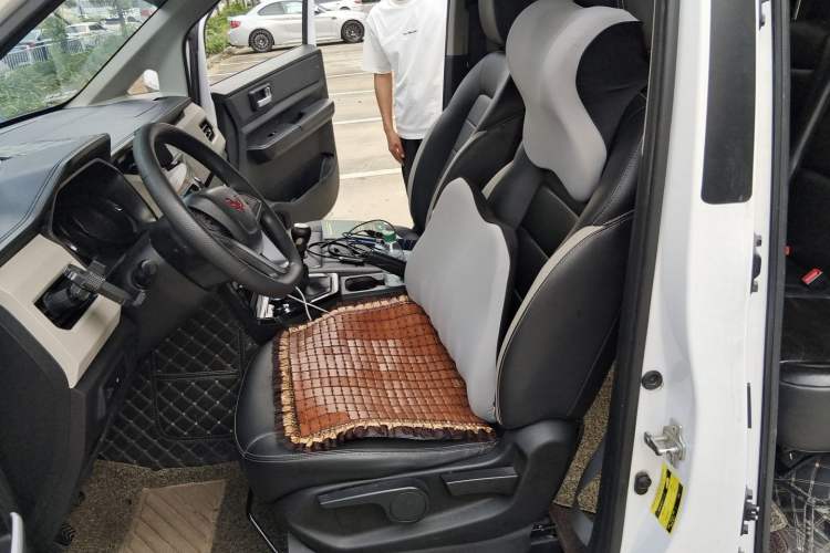 Used Wuling Zhengcheng 2021 1.5T Manual Luxury Version Left Front Seat