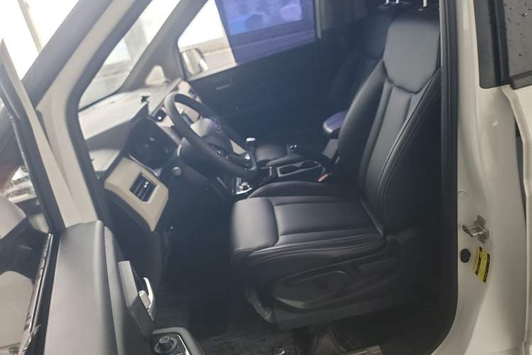 Used Wuling Zhengcheng 2021 1.5T Manual Luxury Version Left Front Seat