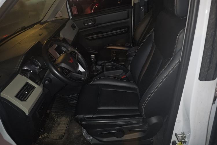 Used Wuling Zhengcheng 2021 1.5T Manual Luxury Version Left Front Seat