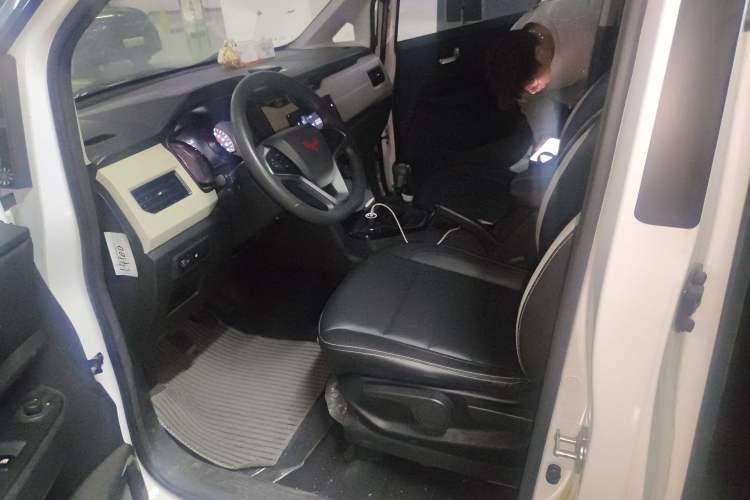 Used Wuling Zhengcheng 2021 1.5T Manual Luxury Version Left Front Seat