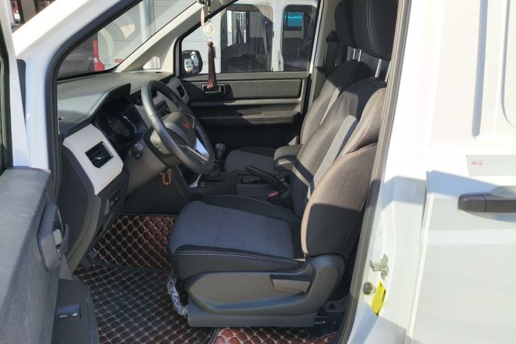 Used Wuling Zhengcheng 2021 1.5T Manual Comfort Version with Enclosed Windows Left Front Seat