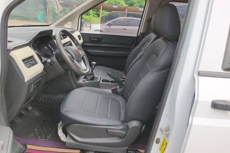 Used Wuling Zhengcheng 2021 1.5T Manual Comfort Version Left Front Seat
