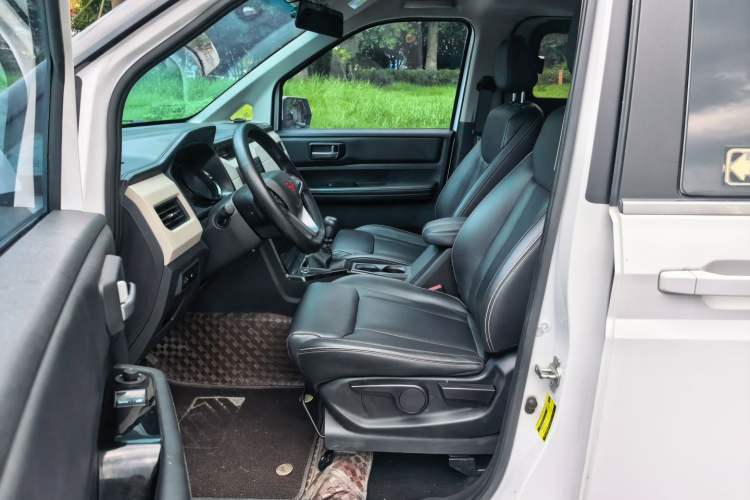 Used Wuling Zhengcheng 2021 1.5T Manual Luxury Version Left Front Seat