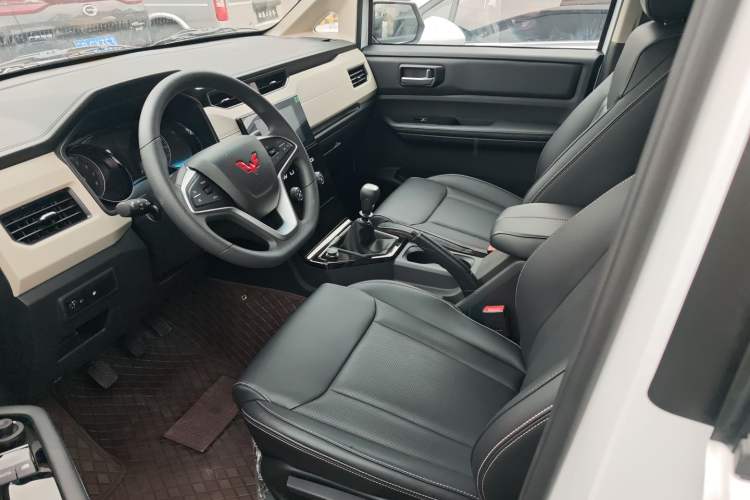 Used Wuling Zhengcheng 2021 1.5T Manual Luxury Version Left Front Seat