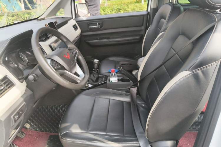 Used Wuling Zhengcheng 2021 1.5T Manual Luxury Version Left Front Seat