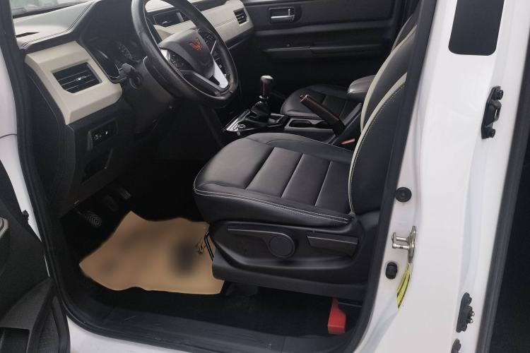 Used Wuling Zhengcheng 2021 1.5T Manual Luxury Version Left Front Seat