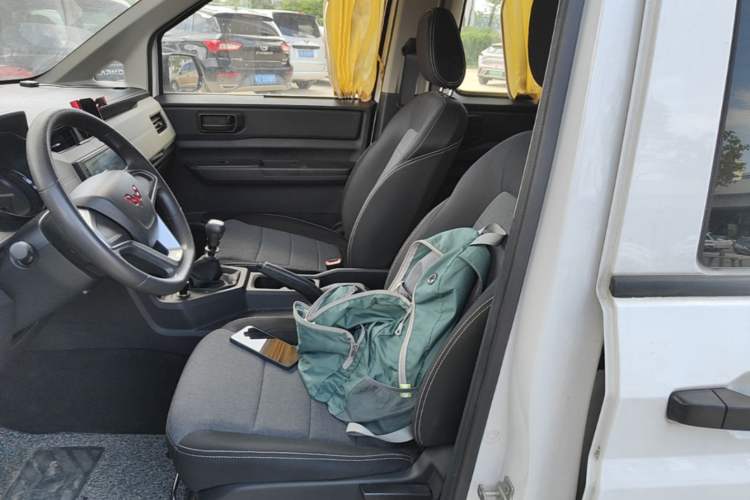 Used Wuling Zhengcheng 2021 1.5T Manual Comfort Version Left Front Seat