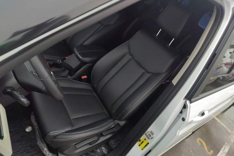 Used Wuling Zhengcheng 2021 1.5T Manual Luxury Version Left Front Seat