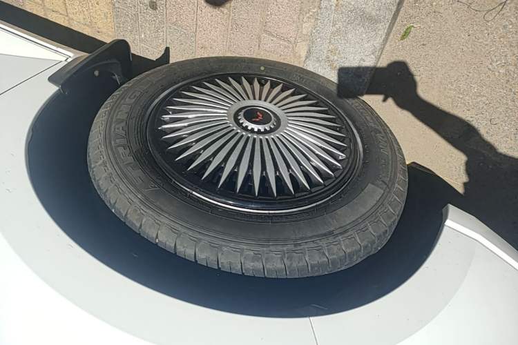 Used Wuling Zhengcheng 2021 1.5T Manual Luxury Version Left Front Wheel Hub