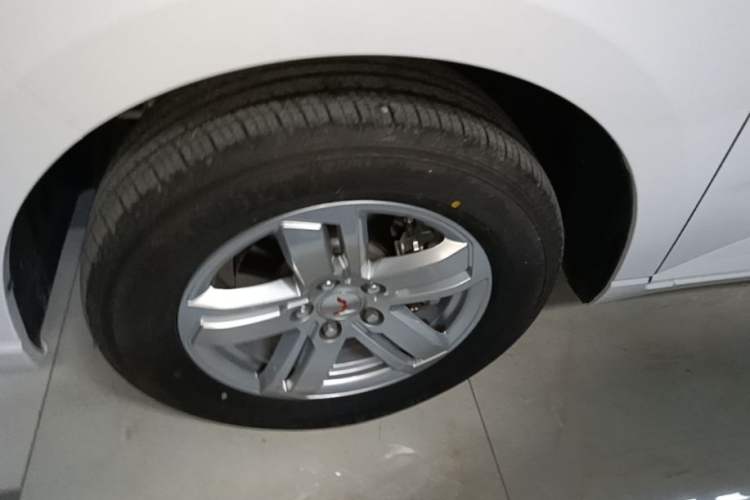 Used Wuling Zhengcheng 2021 1.5T Manual Luxury Version Left Front Wheel Hub