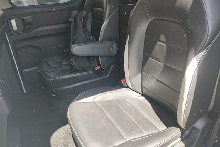 Used Wuling Zhengcheng 2021 1.5T Manual Luxury Version Left Rear Seat