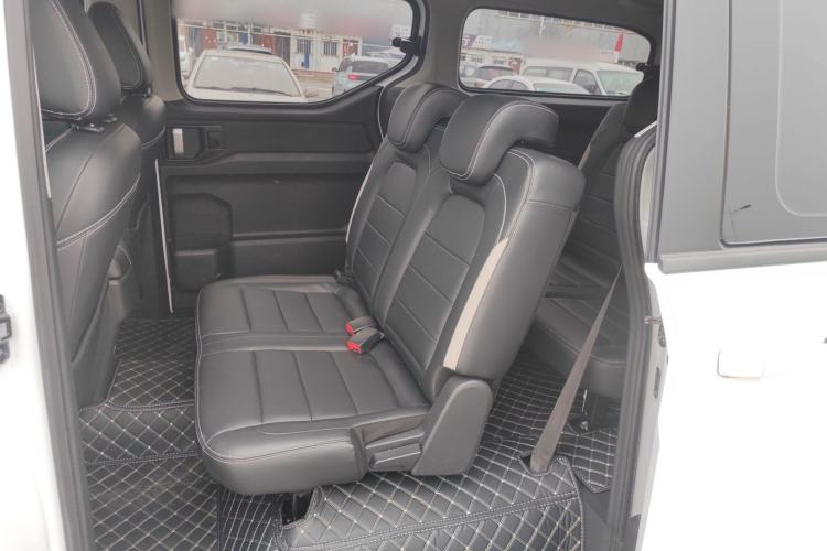 Used Wuling Zhengcheng 2021 1.5T Manual Luxury Version Left Rear Seat