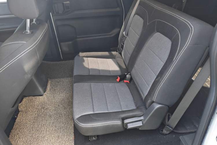 Used Wuling Zhengcheng 2021 1.5T Manual Comfort Version Left Rear Seat