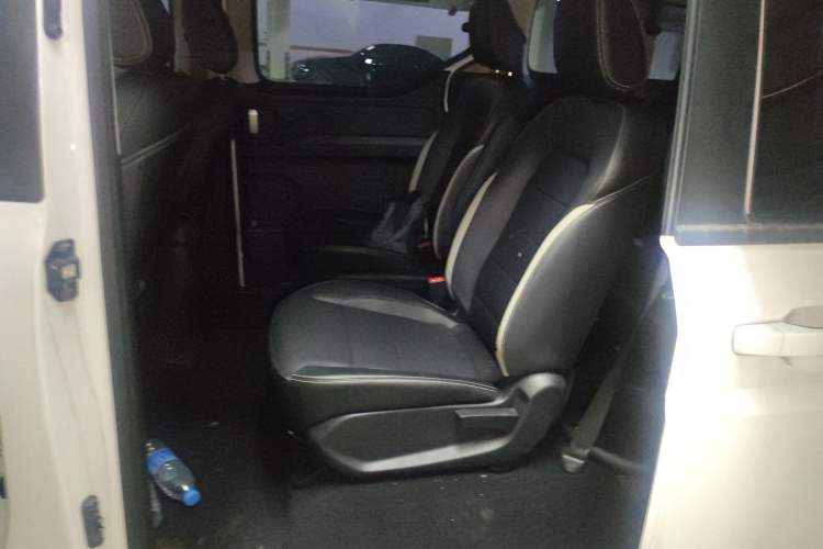 Used Wuling Zhengcheng 2021 1.5T Manual Luxury Version Left Rear Seat