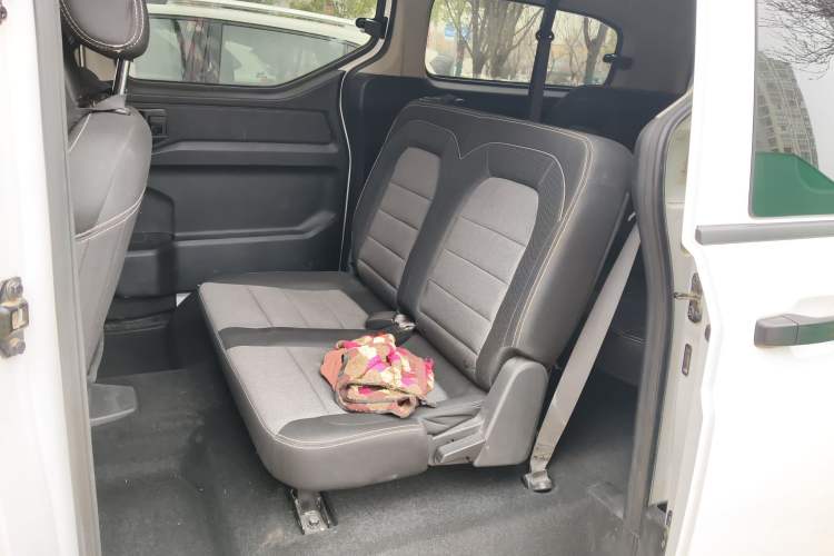 Used Wuling Zhengcheng 2021 1.5T Manual Comfort Version Left Rear Seat