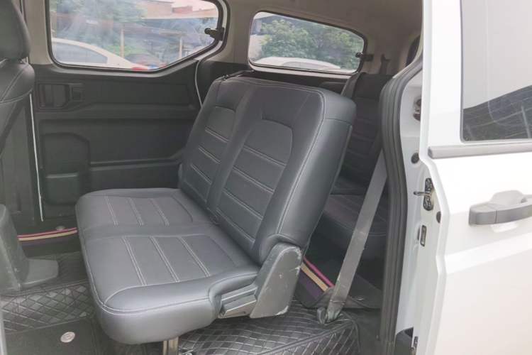 Used Wuling Zhengcheng 2021 1.5T Manual Comfort Version Left Rear Seat