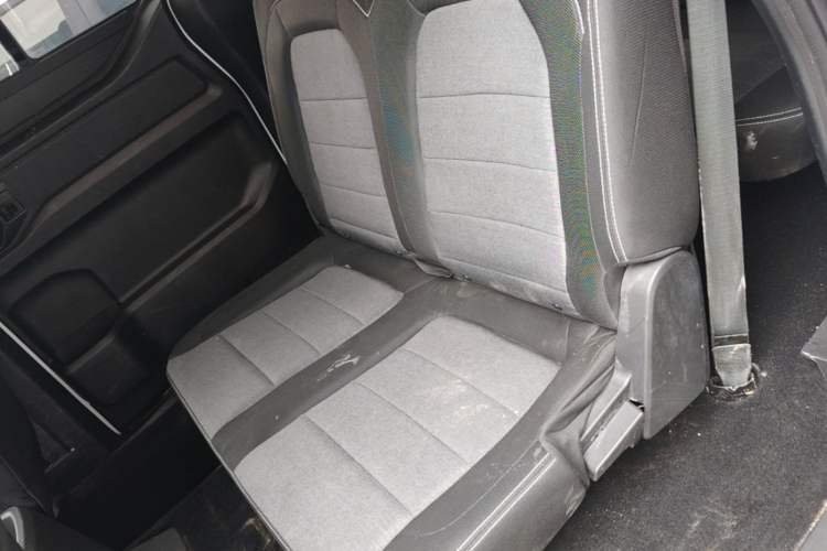 Used Wuling Zhengcheng 2021 1.5T Manual Comfort Version Left Rear Seat