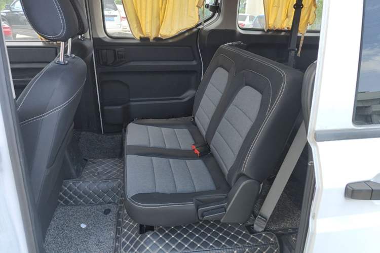 Used Wuling Zhengcheng 2021 1.5T Manual Comfort Version Left Rear Seat