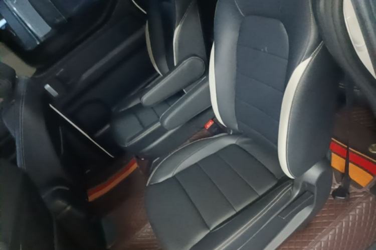 Used Wuling Zhengcheng 2021 1.5T Manual Luxury Version Left Rear Seat