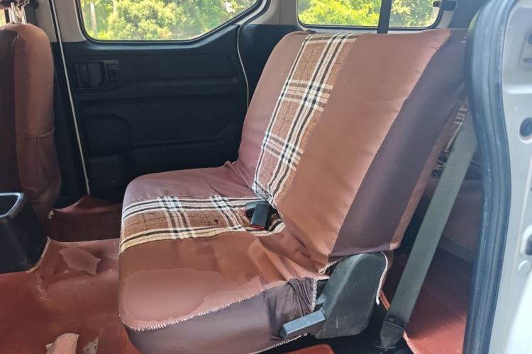 Used Wuling Zhengcheng 2021 1.5T Manual Comfort Version Left Rear Seat