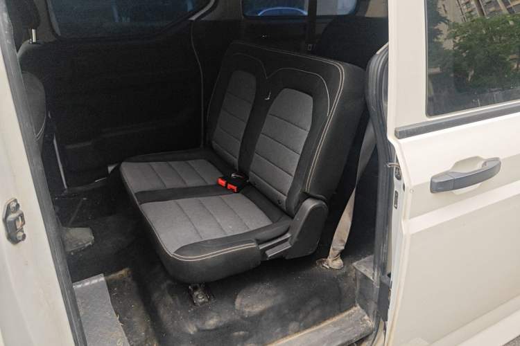 Used Wuling Zhengcheng 2021 1.5T Manual Comfort Version Left Rear Seat