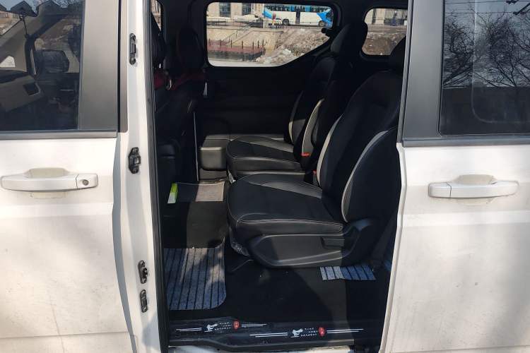 Used Wuling Zhengcheng 2021 1.5T Manual Luxury Version Left Rear Seat