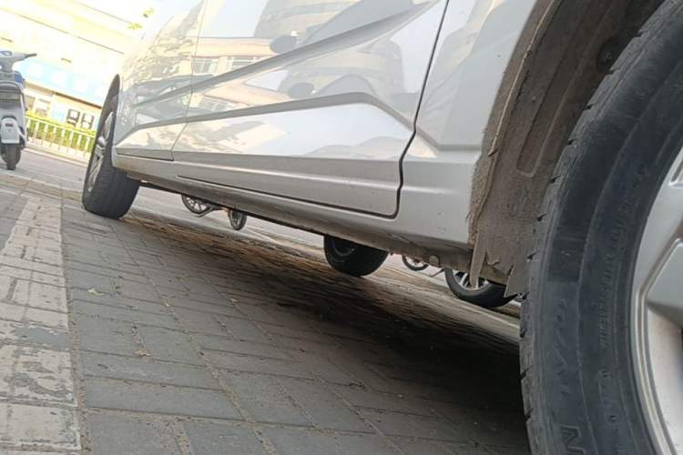 Used Wuling Zhengcheng 2021 1.5T Manual Luxury Version Left Side Sill