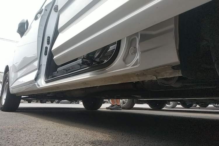Used Wuling Zhengcheng 2021 1.5T Manual Comfort Version Left Side Sill