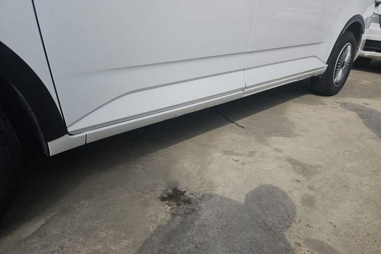 Used Wuling Zhengcheng 2021 1.5T Manual Luxury Version Left Side Sill