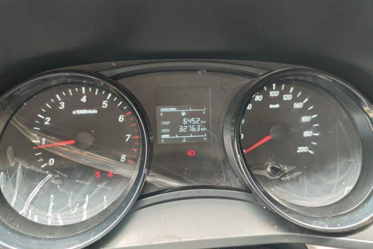 Used Wuling Zhengcheng 2021 1.5T Manual Comfort Version Odometer Close Up