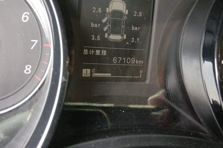 Used Wuling Zhengcheng 2021 1.5T Manual Luxury Version Odometer Close Up