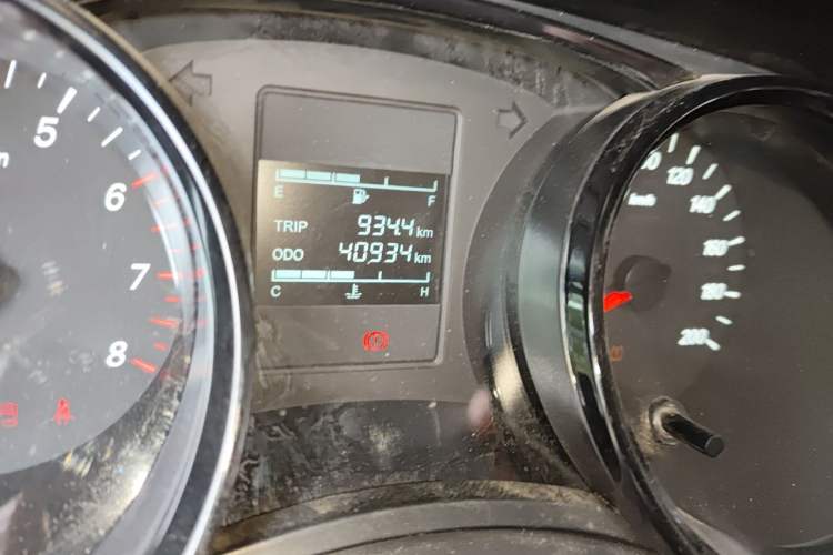 Used Wuling Zhengcheng 2021 1.5T Manual Comfort Version Odometer Close Up