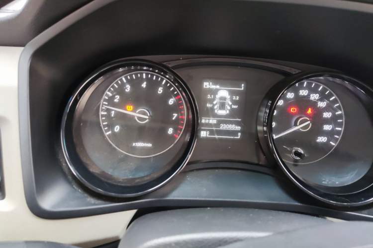 Used Wuling Zhengcheng 2021 1.5T Manual Luxury Version Odometer Close Up