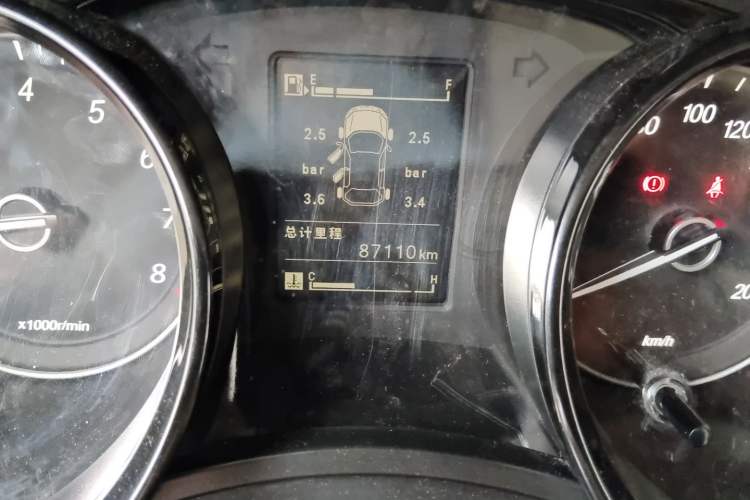 Used Wuling Zhengcheng 2021 1.5T Manual Luxury Version Odometer Close Up