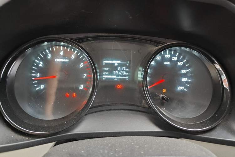 Used Wuling Zhengcheng 2021 1.5T Manual Comfort Version Odometer Close Up