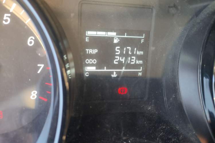 Used Wuling Zhengcheng 2021 1.5T Manual Comfort Version Odometer Close Up