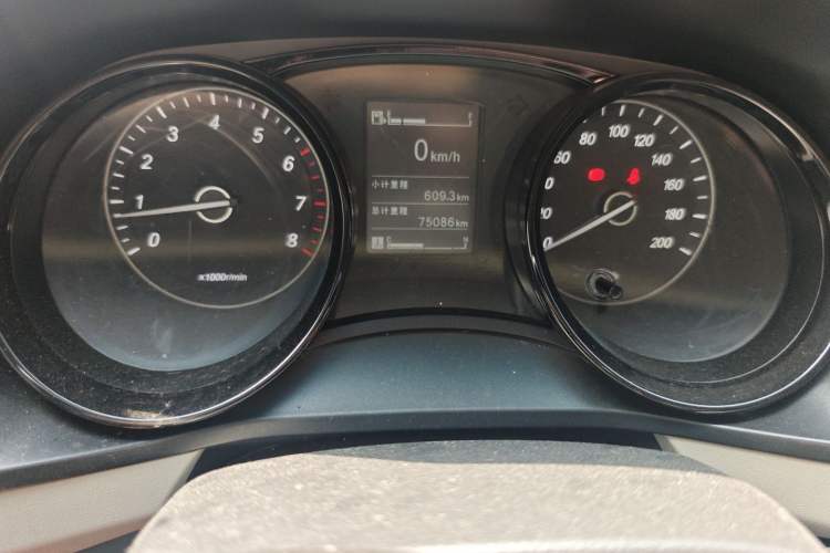 Used Wuling Zhengcheng 2021 1.5T Manual Luxury Version Odometer Close Up