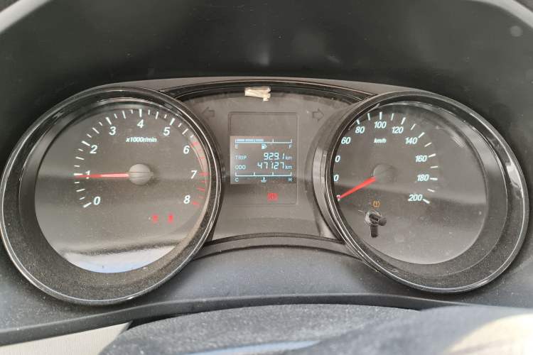 Used Wuling Zhengcheng 2021 1.5T Manual Comfort Version Odometer Close Up