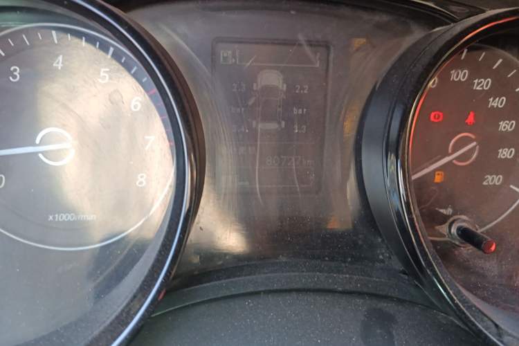 Used Wuling Zhengcheng 2021 1.5T Manual Luxury Version Odometer Close Up