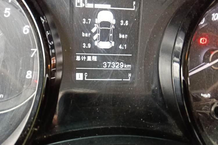 Used Wuling Zhengcheng 2021 1.5T Manual Luxury Version Odometer Close Up