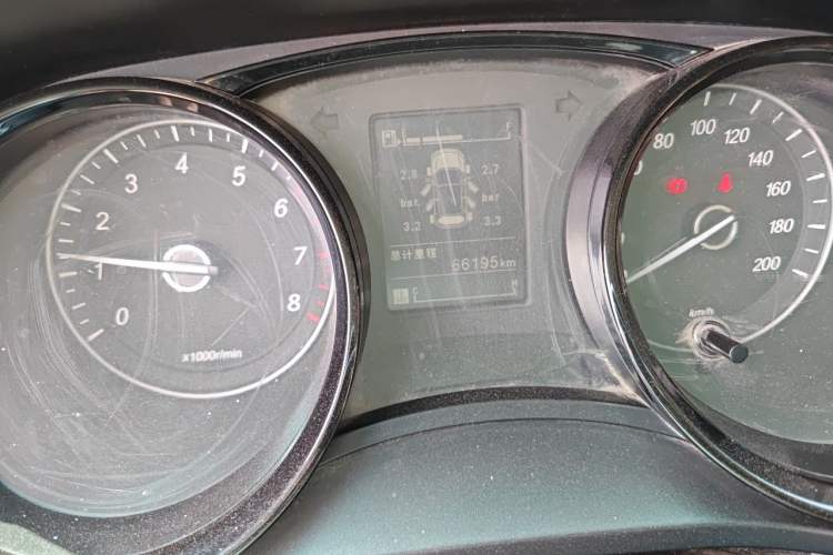 Used Wuling Zhengcheng 2021 1.5T Manual Luxury Version Odometer Close Up